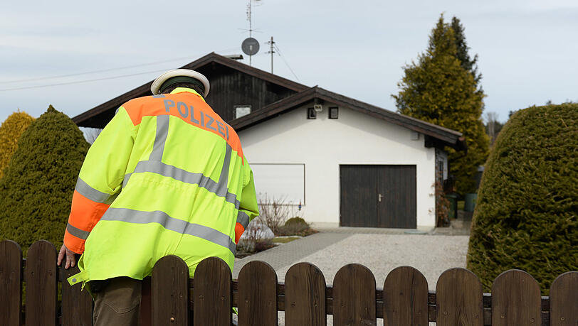 In diesem Haus in Höfen sind zwei Menschen umgebracht worden.