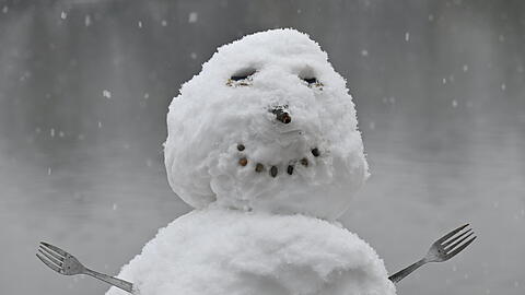 Der erste gescheite Münchner Schneemann dieser Wintersaison.