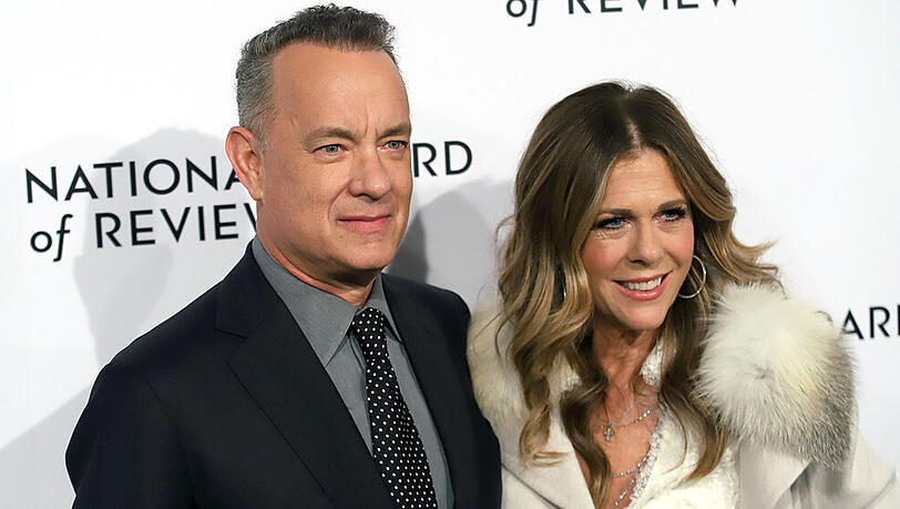 Tom Hanks und seine Frau Rita Wilson sind unter den Prominenten, die sich mit Corona infiziert haben Tom Hanks und seine Frau Rita Wilson sind unter den Prominenten, die sich mit Corona infiziert haben