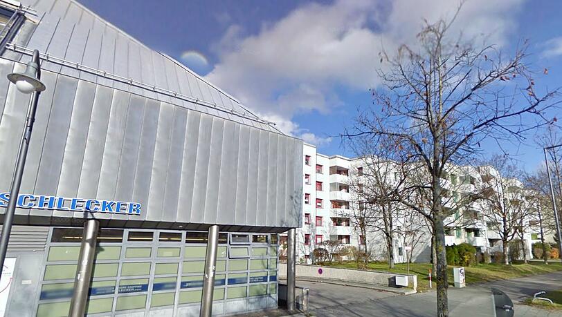 Kommt hier das neue Bürgerhaus rein? Wie die Räume der ehemaligen Schlecker-Filiale in der Guardinistraße genutzt werden, ist noch unklar. Kommt hier das neue Bürgerhaus rein? Wie die Räume der ehemaligen Schlecker-Filiale in der Guardinistraße genutzt werden, ist noch unklar.