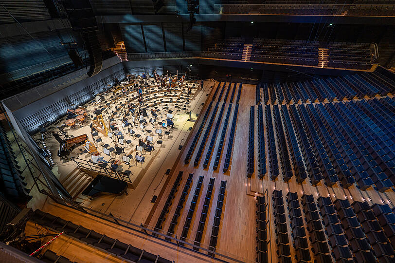 Noch leer sind die Ränge im Orchestersaal vor der Eröffnung der Isarphilharmonie.