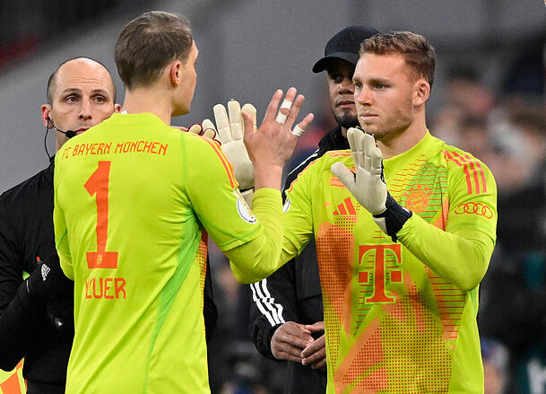 Manuel Neuer (l.) und sein Stellvertreter Daniel Peretz: Einer von beiden wird in Gladbach am Samstag das Tor hüten. Manuel Neuer (l.) und sein Stellvertreter Daniel Peretz: Einer von beiden wird in Gladbach am Samstag das Tor hüten.