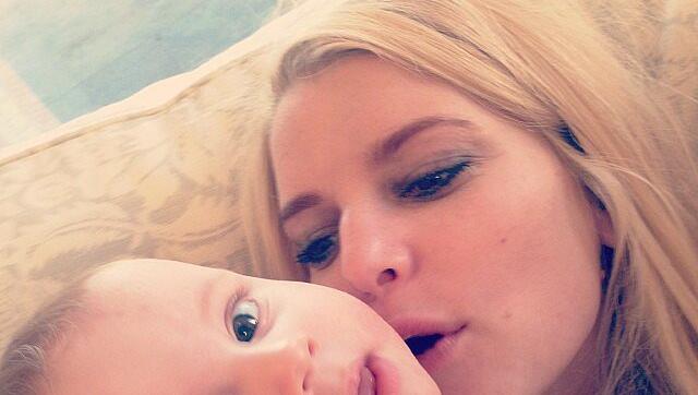 Jessica Simpson kuschelt mit ihrem Sohn Ace Jessica Simpson kuschelt mit ihrem Sohn Ace