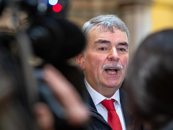 Justizopfer Gustl Mollath einigt sich mit dem Freistaat Bayern.