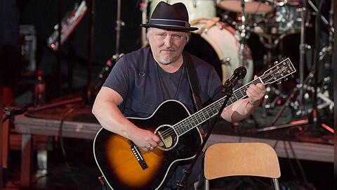 Schauspieler Axel Prahl fühlt sich auch auf der Musikbühne wohl.