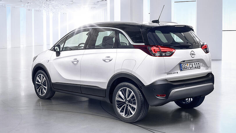 Auch von hinten bietet der Crossland X einen frischen Anblick. Der Unterfahrschutz ist ein reines Design-Element, fürs Gelände ist der Neue nicht konzipiert.