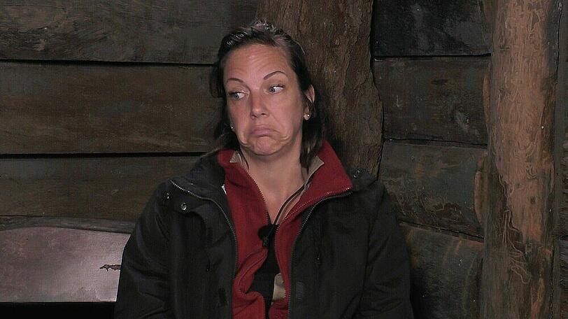 Nach ihrer One-Woman-Show in der ersten Woche hält sich Danni Büchner nun ein wenig zurück. Sie eckt zwar immer noch hin und wieder mit ihren Camp-Kollegen an, jedoch kommen nun auch die anderen Kandidaten mehr zum Zug. Bislang kam sie jedes Mal ungefährdet in die nächste Runde. Gewinnt sie die Dschungelkrone?