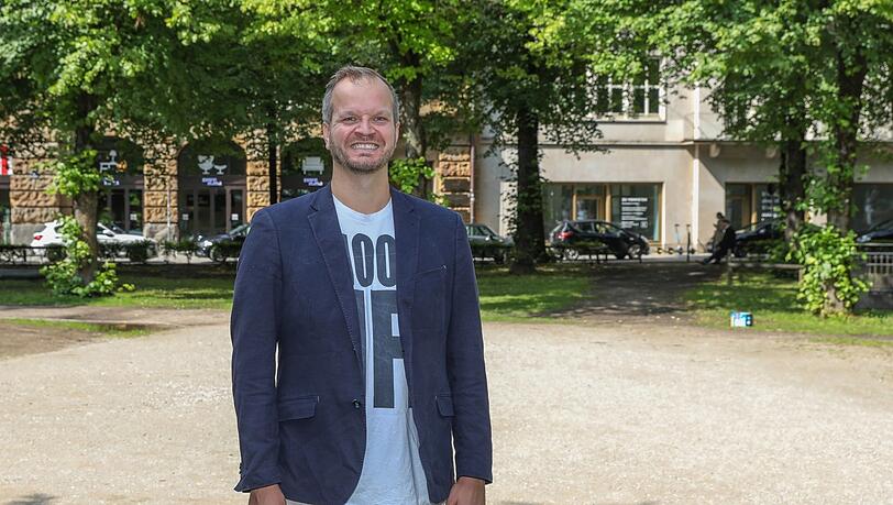 Kay Mayer findet, dass die Stadt nicht mehr nur reagieren sollte, wenn es um Streit um nächtliche Feierei geht. Die Verwaltung solle sich vielmehr überlegen, wie sie selbst aktiv werden kann, um mehr und alternative Möglichkeiten für junge Menschen zu schaffen.