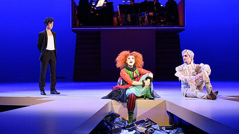 Shakespeare als Musical: Roberta Monção (Viola), Jacky Smit (Narr) und Johannes Summer (Orsino).