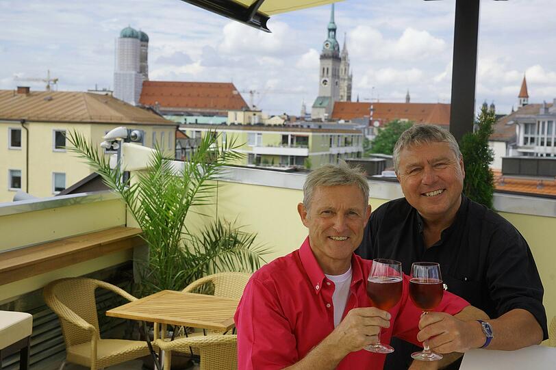 Hier erklärt der Chef schon mal, was es zu sehen gibt &ndash; und zwar ziemlich viel von der Stadt. Von der Dachterrasse des Hotels Deutsche Eiche in der Reichenbachstraße aus hat man einen Top-Blick auf die Altstadt. Und als geprüfter Stadtführer weiß Wirt Dietmar Holzapfel zu diesem Panorama natürlich viel zu erzählen. Wenn er gerade Zeit hat, erläutert er den Rundumblick von der Terrasse in der Isarvorstadt gerne. Die Aussicht lässt sich aber auch einfach nur so mit einer Erfrischung von der Bar genießen.