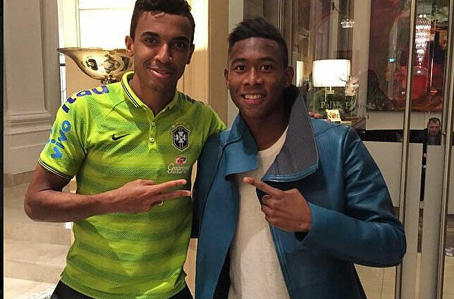 "Hab meinem Freund Luiz Gustavo einen Besuch abgestattet! War schön dich wiederzusehen!", postete David Alaba auf Facebook.
