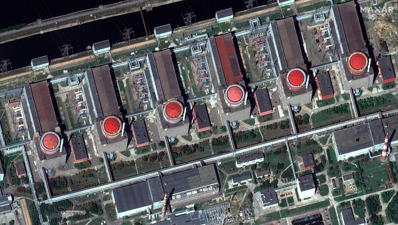 Dieses von Maxar Technologies zur Verfügung gestellte Satellitenbild zeigt das Kernkraftwerk Saporischschja in der Ukraine.