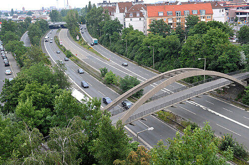 Der Heistersteg führt zwischen Werderau und Gibitzenhof über den Frankenschnellweg. Hier ist kein Lärmschutz geplant.