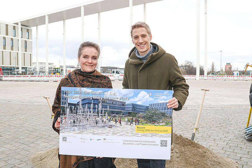 Baureferentin Jeanne-Marie Ehbauer und B&uuml;rgermeister Dominik Krause haben am Freitag die Pl&auml;ne erkl&auml;rt.