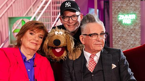 "Legend&auml;r! - Wir feiern 'Zimmer frei!'": Christine Westermann und G&ouml;tz Alsmann (r.) blicken zur&uuml;ck auf legend&auml;re 20 Jahre "Zimmer frei!". Mit dabei: Puppenspieler Martin Reinl und "Wiwaldi".
