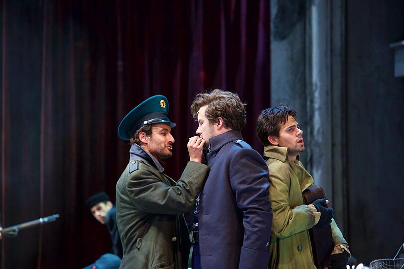 Daniel Prohaska (Stefan Koltay) und Gunther Gilian (Leutnant Petroff).