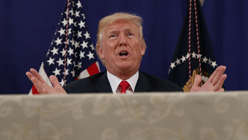 US-Präsident Donald Trump äußert sich in seinem Urlaubsdomizil in Bedminster, New Jersey. US-Präsident Donald Trump äußert sich in seinem Urlaubsdomizil in Bedminster, New Jersey.