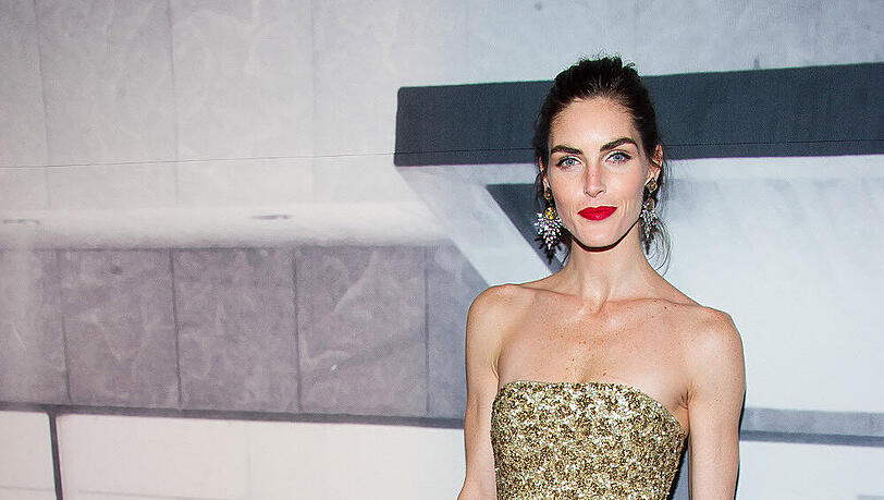 Hilary Rhoda schimmerte im goldenen Pailletten-Kleid Hilary Rhoda schimmerte im goldenen Pailletten-Kleid
