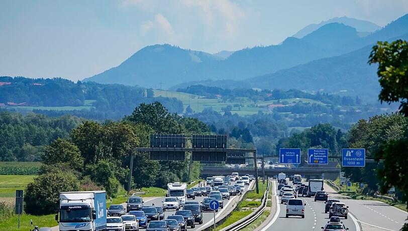 Die A8 - hier in der N&auml;he von Rosenheim - geh&ouml;rte zu den staureichsten Autobahnen Bayerns. (Archivbild)