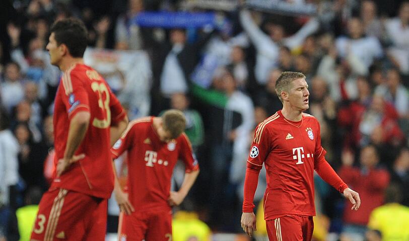 BASTIAN SCHWEINSTEIGER: Der Vize-Kapitän als Rückgrat des Teams. Man merkte ihm fehlende Spritzigkeit an, die kompensierte er durch gutes Auge und Leadership. Letzter Elferschütze, sicher. Note 2