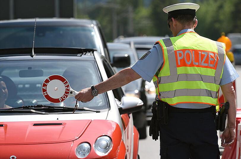 Überall im Umkreis von Elmau gibt es Verkehrskontrollen, ebenso an der Grenze zu Österreich.