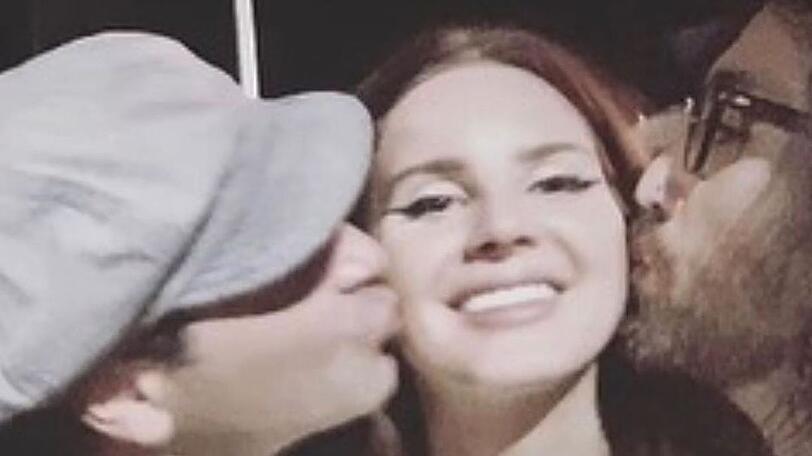 Adam Cohen (l.), Lana Del Rey und Sean Ono Lennon