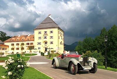 Schlosshotel Fuschl mit Oldtimer, Foto: PR