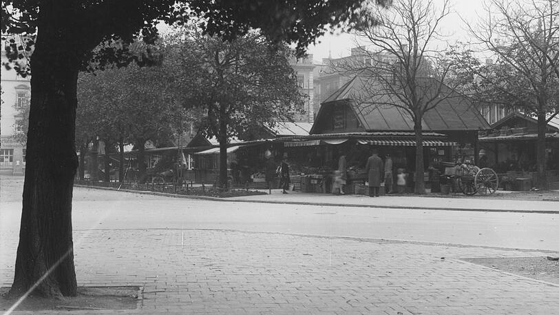 So sieht der Elisabethmarkt vor 1944 aus: Die Standl sind aus Holz und im Fachwerkstil erbaut &ndash; jetzt gibt es Überlegungen, sich bei einem Neubau an dieser Architektur zu orientieren.