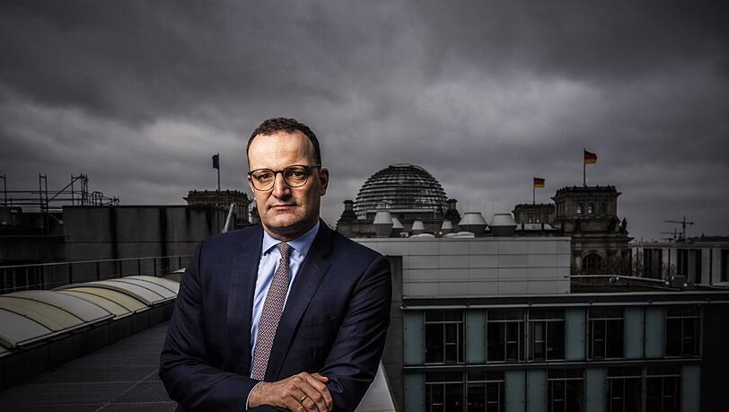 Jens Spahn auf dem Dach des Jakob-Kaiser-Hauses am Deutschen Bundestag Jens Spahn auf dem Dach des Jakob-Kaiser-Hauses am Deutschen Bundestag