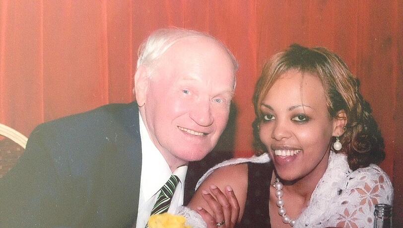 Heinrich Wagner (84) und seine Ehefrau Lia (33) sind das Liebespaar in München mit dem größten Altersunterschied. Vor 6 Jahren gaben sie sich das Ja-Wort. Heinrich Wagner (84) und seine Ehefrau Lia (33) sind das Liebespaar in München mit dem größten Altersunterschied. Vor 6 Jahren gaben sie sich das Ja-Wort.