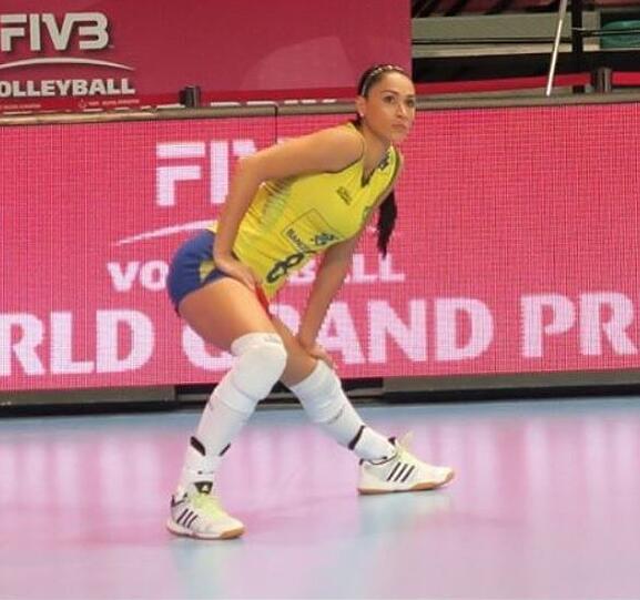 Richtig, sie baggert und pritscht den Volleyball übers Netz und gilt dabei als eine der besten ihres Fachs.