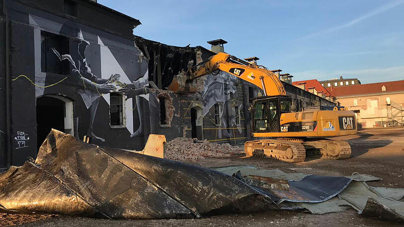Anfang 2018: Der Abriss beginnt.