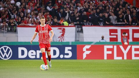 Freiburgs Matthias Ginter am Ball.