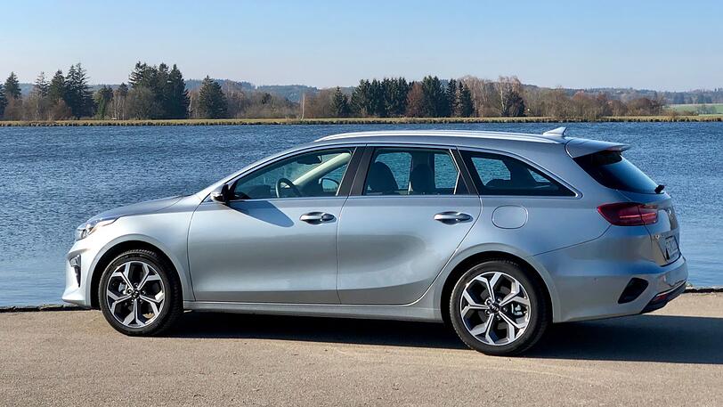 Dank kaum nach hinten abfallender Dachlinie sieht der Kia Ceed Sportswagon zwar gut aus, bietet aber gleichzeitig viel Innenraum für Passagiere und Gepäck.
