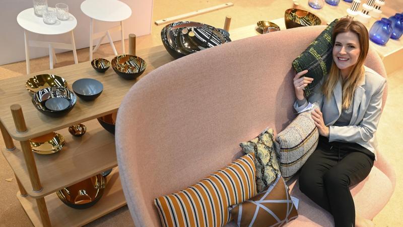 In diesem Jahr präsentieren Aussteller aus mehr als 90 Ländern ihre Neuheiten fürs Wohnen, Essen, Trinken, Kochen und Schenken auf der Ambiente. In diesem Jahr präsentieren Aussteller aus mehr als 90 Ländern ihre Neuheiten fürs Wohnen, Essen, Trinken, Kochen und Schenken auf der Ambiente.