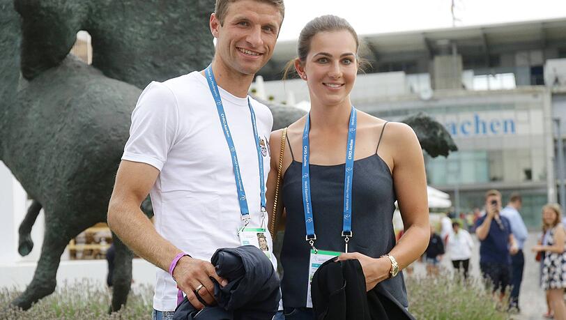 Thomas Müller an der Seite seiner Ex-Partnerin Lisa Müller. Thomas Müller an der Seite seiner Ex-Partnerin Lisa Müller.