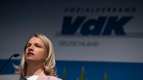 VdK-Pr&auml;sidentin Verena Bentele sieht den erneut geplanten Tankrabatt als falschen Weg (Archivbild)