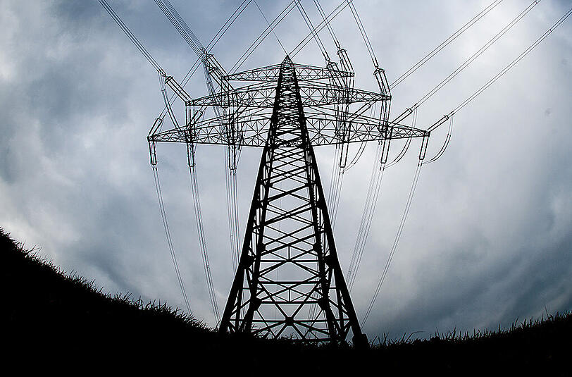 Registriert wurden knapp 174 000 längere Unterbrechungen im Stromnetz nach 179 000 im Vorjahr. Das ist der niedrigste Stand seit Beginn der Erfassung 2006.