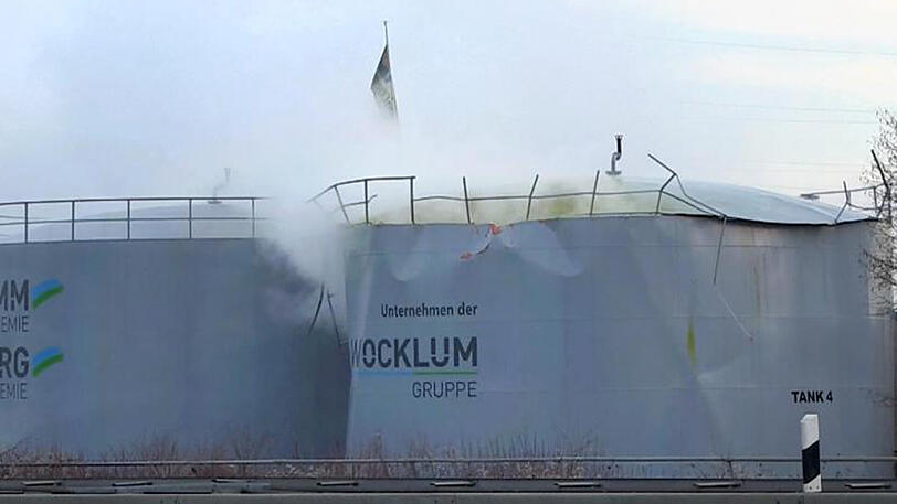 Ein Tank mit Schwefelsäure ist aufgebrochen.