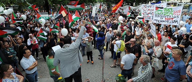 Am Ostbahnhof wurde gegen das militärische Vorgehen Israels im Gazastreifen protestiert. Die Bilder von der Demonstration.