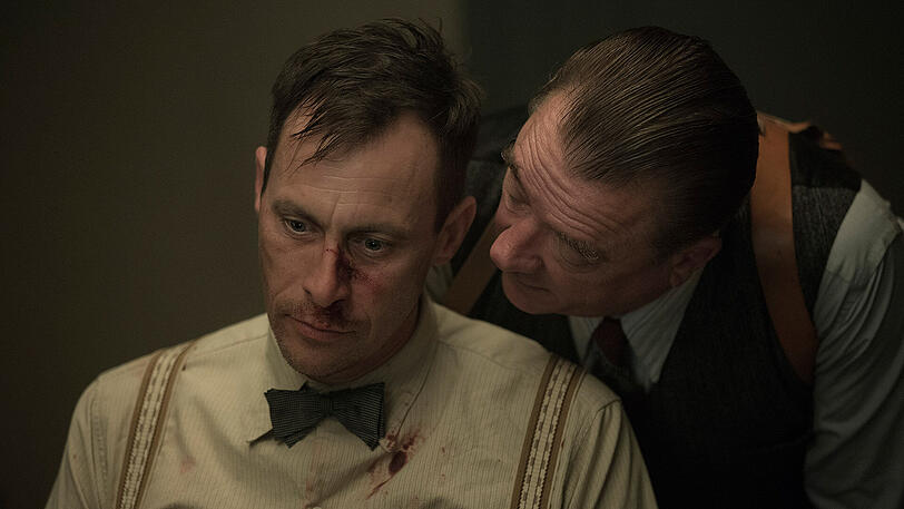 Babylon Berlin: König (MARC HOSEMANN) und Wolter (PETER KURTH)
