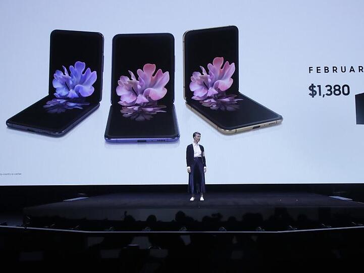 Samsung hat mit dem Modell Z Flip ein weiteres Falt-Smartphone vorgestellt.