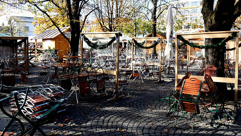 Wegen Corona geschlossen: Der Biergarten auf dem Viktualienmarkt Anfang November.