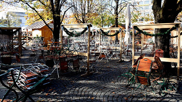 Wegen Corona geschlossen: Der Biergarten auf dem Viktualienmarkt Anfang November.