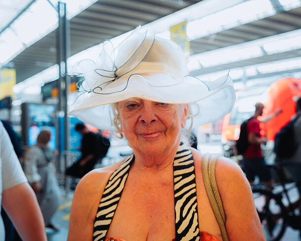 Elena Spitzenpfeil (76) kommt seit Jahren ein- bis zweimal am Tag hierher: "Es macht mich so traurig, dass ich schon fast weinen muss."