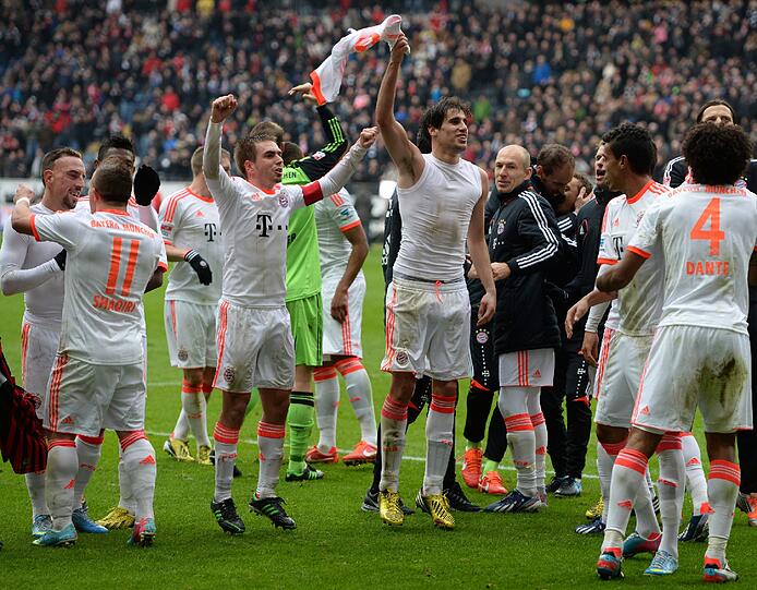 So ausgelassen feiern die Bayern-Spieler den Meistertitel. Die schönsten Jubel-Bilder!