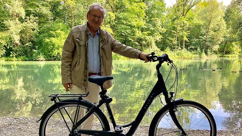 Ude und sein neues Damenrad: "Einfach fabelhaft, dieser niedrige Einstieg."