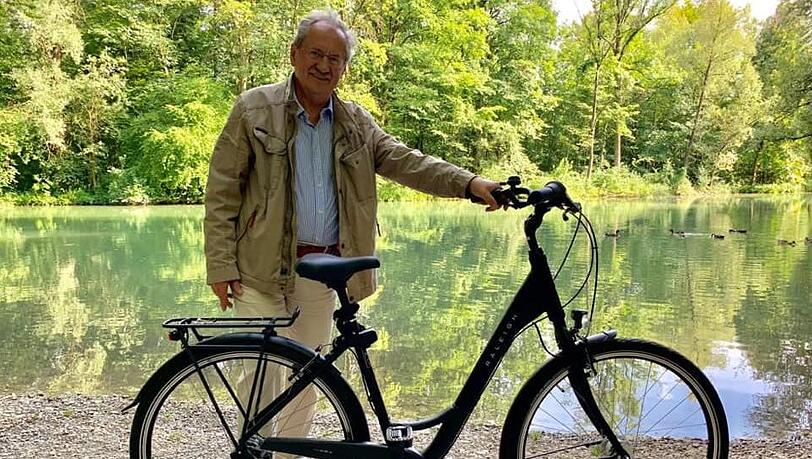 Ude und sein neues Damenrad: "Einfach fabelhaft, dieser niedrige Einstieg." Ude und sein neues Damenrad: "Einfach fabelhaft, dieser niedrige Einstieg."