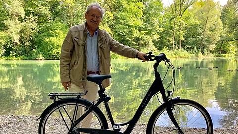 Ude und sein neues Damenrad: "Einfach fabelhaft, dieser niedrige Einstieg."