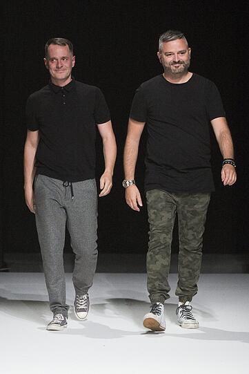 Johnny Talbot (53) und Adrian Runhof (54): Sie starteten mit "All About Eve" und sind heute mit ihrem Label "Talbot Runhof" international erfolgreich.